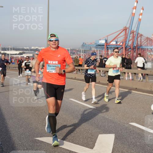 03.10.2026 - Köhlbrandbrückenlauf Yannick Fuchs http://msf.ph/oto/10774814 03.10.2026 09:39:44 Position 2 2302, 1426 meine-sportfotos.de