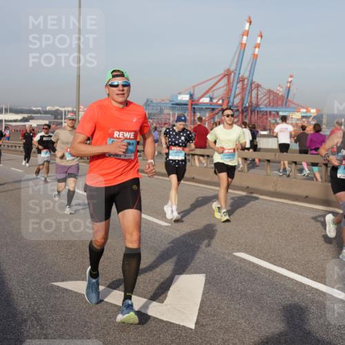03.10.2026 - Köhlbrandbrückenlauf Yannick Fuchs http://msf.ph/oto/10774820 03.10.2026 09:39:45 Position 2 1426 meine-sportfotos.de