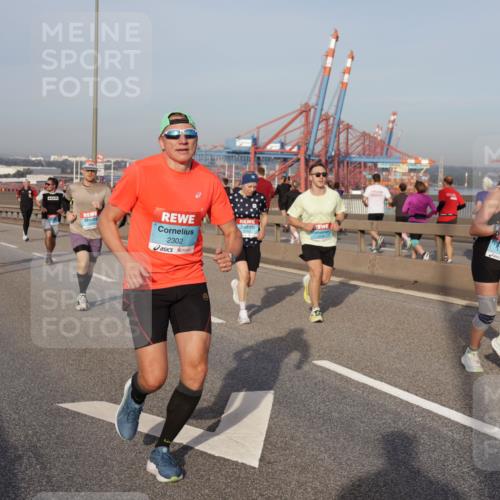 03.10.2026 - Köhlbrandbrückenlauf Yannick Fuchs http://msf.ph/oto/10774825 03.10.2026 09:39:45 Position 2 2302, 1426 meine-sportfotos.de