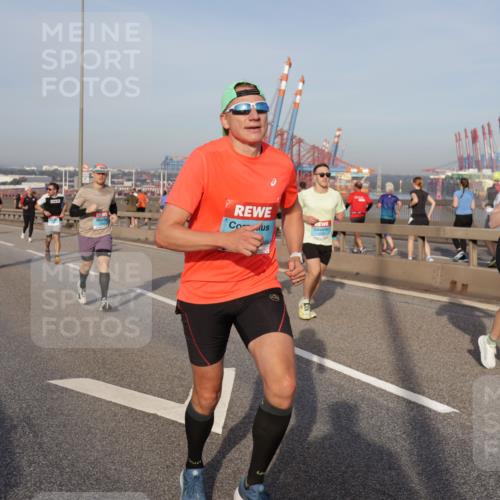 03.10.2026 - Köhlbrandbrückenlauf Yannick Fuchs http://msf.ph/oto/10774834 03.10.2026 09:39:45 Position 2 1426 meine-sportfotos.de