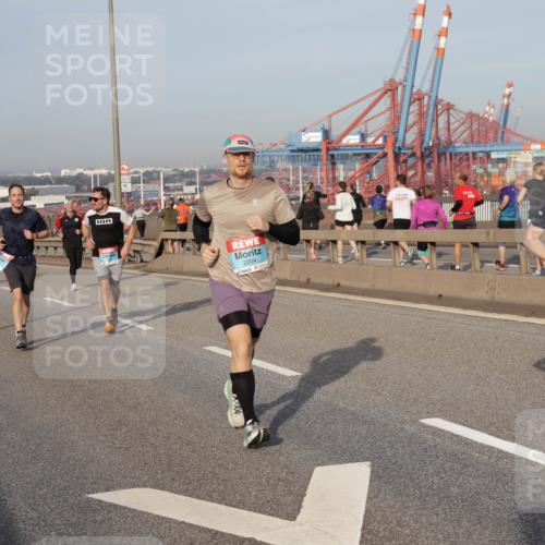 03.10.2026 - Köhlbrandbrückenlauf Yannick Fuchs http://msf.ph/oto/10774836 03.10.2026 09:39:46 Position 2 2204, 2262 meine-sportfotos.de