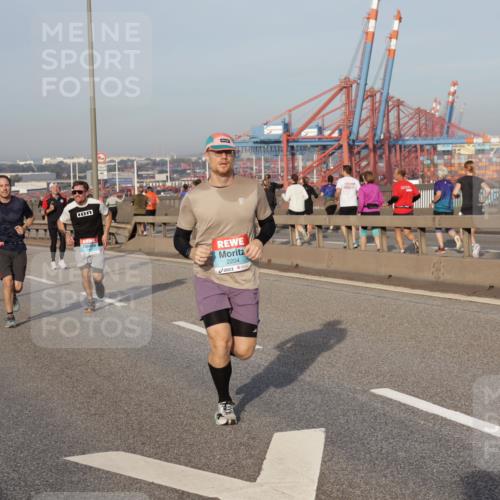 03.10.2026 - Köhlbrandbrückenlauf Yannick Fuchs http://msf.ph/oto/10774839 03.10.2026 09:39:47 Position 2 1, 2204, 2262, 2125 meine-sportfotos.de