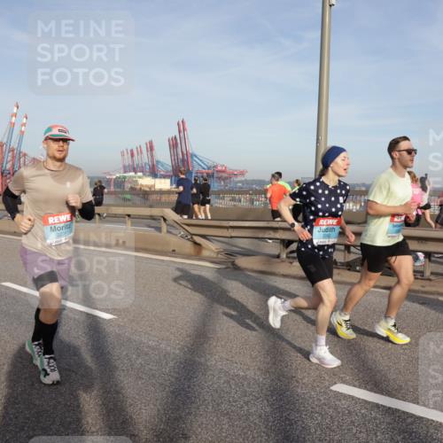 03.10.2026 - Köhlbrandbrückenlauf Yannick Fuchs http://msf.ph/oto/10774858 03.10.2026 09:39:48 Position 2 2204, 2262 meine-sportfotos.de