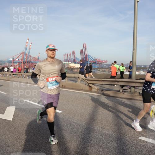 03.10.2026 - Köhlbrandbrückenlauf Yannick Fuchs http://msf.ph/oto/10774860 03.10.2026 09:39:48 Position 2 2204 meine-sportfotos.de
