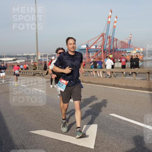 03.10.2026 - Köhlbrandbrückenlauf Yannick Fuchs http://msf.ph/oto/10774867 03.10.2026 09:39:49 Position 2 3089 meine-sportfotos.de