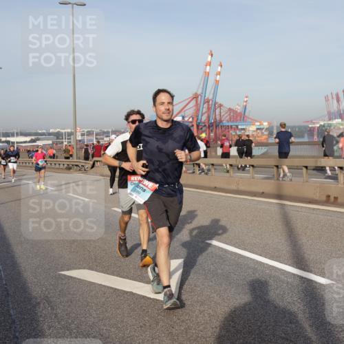 03.10.2026 - Köhlbrandbrückenlauf Yannick Fuchs http://msf.ph/oto/10774874 03.10.2026 09:39:50 Position 2 3089 meine-sportfotos.de