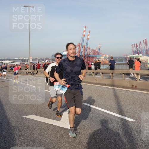 03.10.2026 - Köhlbrandbrückenlauf Yannick Fuchs http://msf.ph/oto/10774878 03.10.2026 09:39:50 Position 2  meine-sportfotos.de