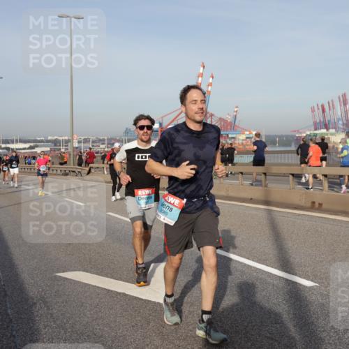 03.10.2026 - Köhlbrandbrückenlauf Yannick Fuchs http://msf.ph/oto/10774882 03.10.2026 09:39:50 Position 2 19, 3089 meine-sportfotos.de