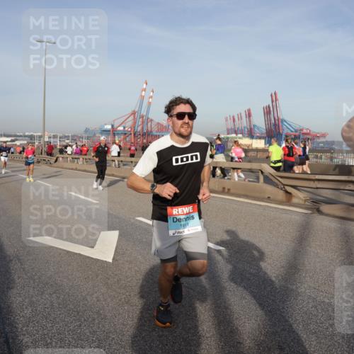 03.10.2026 - Köhlbrandbrückenlauf Yannick Fuchs http://msf.ph/oto/10774892 03.10.2026 09:39:51 Position 2 1911, 3089 meine-sportfotos.de