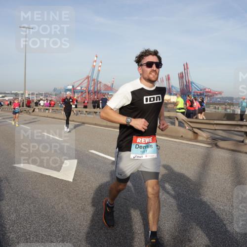 03.10.2026 - Köhlbrandbrückenlauf Yannick Fuchs http://msf.ph/oto/10774895 03.10.2026 09:39:51 Position 2 1911 meine-sportfotos.de