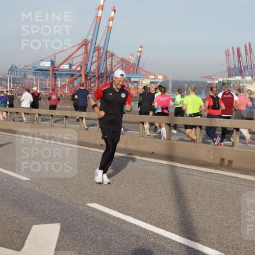 03.10.2026 - Köhlbrandbrückenlauf Yannick Fuchs http://msf.ph/oto/10774905 03.10.2026 09:39:53 Position 2  meine-sportfotos.de