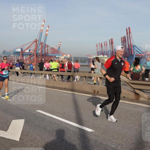 03.10.2026 - Köhlbrandbrückenlauf Yannick Fuchs http://msf.ph/oto/10774920 03.10.2026 09:39:54 Position 2  meine-sportfotos.de