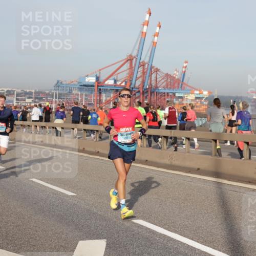 03.10.2026 - Köhlbrandbrückenlauf Yannick Fuchs http://msf.ph/oto/10774924 03.10.2026 09:39:55 Position 2 2653 meine-sportfotos.de