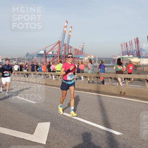 03.10.2026 - Köhlbrandbrückenlauf Yannick Fuchs http://msf.ph/oto/10774932 03.10.2026 09:39:55 Position 2  meine-sportfotos.de
