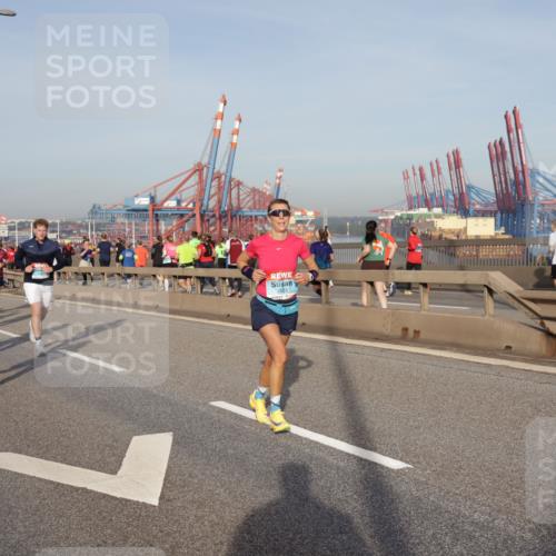 03.10.2026 - Köhlbrandbrückenlauf Yannick Fuchs http://msf.ph/oto/10774938 03.10.2026 09:39:56 Position 2 2653 meine-sportfotos.de