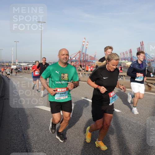 03.10.2026 - Köhlbrandbrückenlauf Yannick Fuchs http://msf.ph/oto/10774971 03.10.2026 09:39:59 Position 2 1604, 1079 meine-sportfotos.de