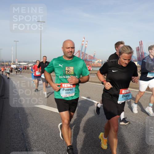 03.10.2026 - Köhlbrandbrückenlauf Yannick Fuchs http://msf.ph/oto/10774975 03.10.2026 09:39:59 Position 2 1604, 1079, 2267 meine-sportfotos.de