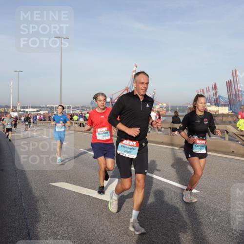 03.10.2026 - Köhlbrandbrückenlauf Yannick Fuchs http://msf.ph/oto/10774994 03.10.2026 09:40:01 Position 2 1572, 2288, 1787 meine-sportfotos.de