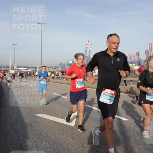 03.10.2026 - Köhlbrandbrückenlauf Yannick Fuchs http://msf.ph/oto/10775000 03.10.2026 09:40:01 Position 2 1572, 2288, 1787 meine-sportfotos.de