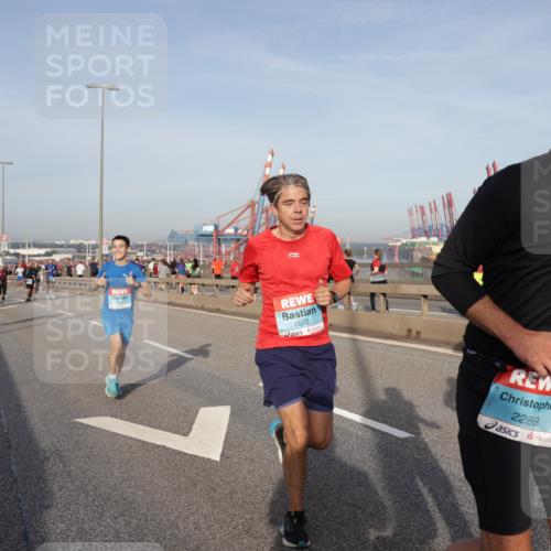 03.10.2026 - Köhlbrandbrückenlauf Yannick Fuchs http://msf.ph/oto/10775003 03.10.2026 09:40:01 Position 2 1572, 2288, 178 meine-sportfotos.de