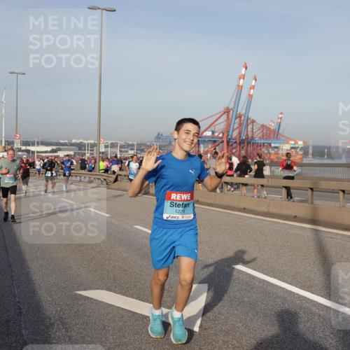 03.10.2026 - Köhlbrandbrückenlauf Yannick Fuchs http://msf.ph/oto/10775013 03.10.2026 09:40:03 Position 2 1229 meine-sportfotos.de