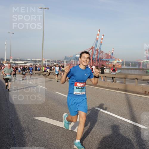 03.10.2026 - Köhlbrandbrückenlauf Yannick Fuchs http://msf.ph/oto/10775016 03.10.2026 09:40:03 Position 2 1229 meine-sportfotos.de