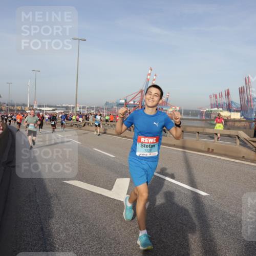 03.10.2026 - Köhlbrandbrückenlauf Yannick Fuchs http://msf.ph/oto/10775022 03.10.2026 09:40:03 Position 2 1229 meine-sportfotos.de