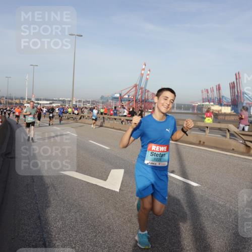 03.10.2026 - Köhlbrandbrückenlauf Yannick Fuchs http://msf.ph/oto/10775025 03.10.2026 09:40:03 Position 2 1229 meine-sportfotos.de