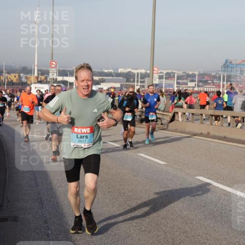 03.10.2026 - Köhlbrandbrückenlauf Yannick Fuchs http://msf.ph/oto/10775042 03.10.2026 09:40:05 Position 2 2617 meine-sportfotos.de