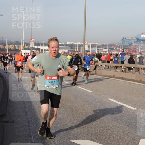 03.10.2026 - Köhlbrandbrückenlauf Yannick Fuchs http://msf.ph/oto/10775050 03.10.2026 09:40:05 Position 2 2617 meine-sportfotos.de