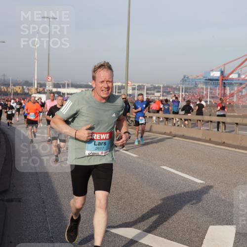03.10.2026 - Köhlbrandbrückenlauf Yannick Fuchs http://msf.ph/oto/10775053 03.10.2026 09:40:06 Position 2 2617 meine-sportfotos.de