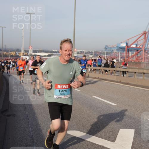03.10.2026 - Köhlbrandbrückenlauf Yannick Fuchs http://msf.ph/oto/10775056 03.10.2026 09:40:06 Position 2 2617 meine-sportfotos.de