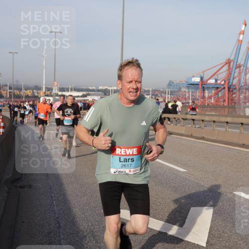 03.10.2026 - Köhlbrandbrückenlauf Yannick Fuchs http://msf.ph/oto/10775062 03.10.2026 09:40:06 Position 2 2617 meine-sportfotos.de