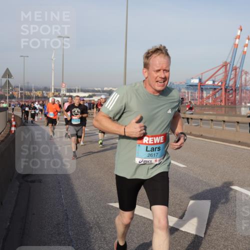 03.10.2026 - Köhlbrandbrückenlauf Yannick Fuchs http://msf.ph/oto/10775065 03.10.2026 09:40:07 Position 2 2617 meine-sportfotos.de