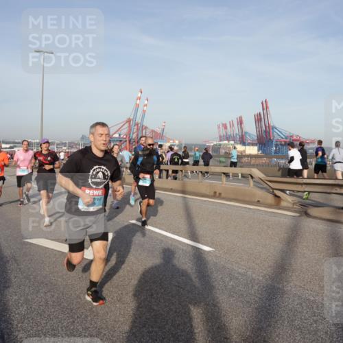 03.10.2026 - Köhlbrandbrückenlauf Yannick Fuchs http://msf.ph/oto/10775089 03.10.2026 09:40:10 Position 2 381 meine-sportfotos.de