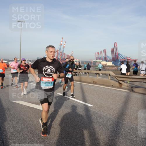 03.10.2026 - Köhlbrandbrückenlauf Yannick Fuchs http://msf.ph/oto/10775093 03.10.2026 09:40:10 Position 2 2276, 381 meine-sportfotos.de