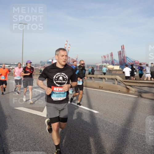 03.10.2026 - Köhlbrandbrückenlauf Yannick Fuchs http://msf.ph/oto/10775097 03.10.2026 09:40:10 Position 2 2276, 381 meine-sportfotos.de
