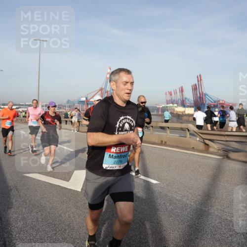 03.10.2026 - Köhlbrandbrückenlauf Yannick Fuchs http://msf.ph/oto/10775100 03.10.2026 09:40:10 Position 2 2276, 381 meine-sportfotos.de