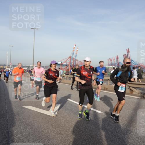 03.10.2026 - Köhlbrandbrückenlauf Yannick Fuchs http://msf.ph/oto/10775107 03.10.2026 09:40:11 Position 2 30 meine-sportfotos.de