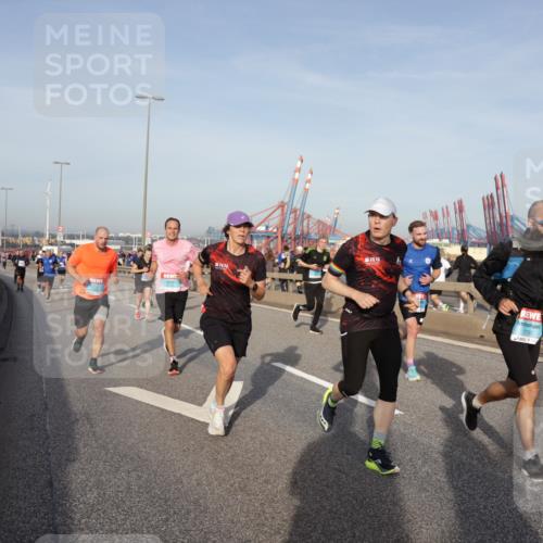 03.10.2026 - Köhlbrandbrückenlauf Yannick Fuchs http://msf.ph/oto/10775111 03.10.2026 09:40:11 Position 2 7, 1730 meine-sportfotos.de