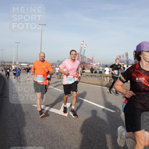 03.10.2026 - Köhlbrandbrückenlauf Yannick Fuchs http://msf.ph/oto/10775121 03.10.2026 09:40:12 Position 2  meine-sportfotos.de