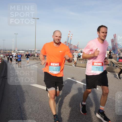 03.10.2026 - Köhlbrandbrückenlauf Yannick Fuchs http://msf.ph/oto/10775128 03.10.2026 09:40:13 Position 2 3856, 3786 meine-sportfotos.de