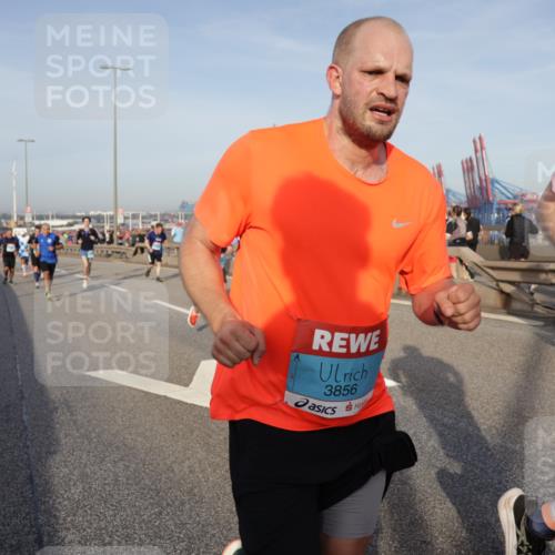 03.10.2026 - Köhlbrandbrückenlauf Yannick Fuchs http://msf.ph/oto/10775139 03.10.2026 09:40:13 Position 2 3856, 37 meine-sportfotos.de