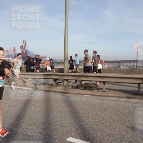 03.10.2026 - Köhlbrandbrückenlauf Yannick Fuchs http://msf.ph/oto/10775151 03.10.2026 09:40:15 Position 2 2274, 381 meine-sportfotos.de