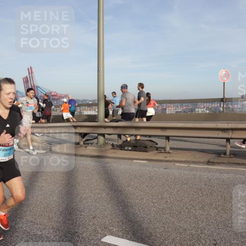 03.10.2026 - Köhlbrandbrückenlauf Yannick Fuchs http://msf.ph/oto/10775156 03.10.2026 09:40:15 Position 2 2274, 381 meine-sportfotos.de