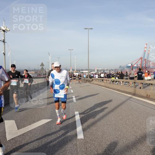 03.10.2026 - Köhlbrandbrückenlauf Yannick Fuchs http://msf.ph/oto/10775197 03.10.2026 09:40:20 Position 2 1222, 2199 meine-sportfotos.de
