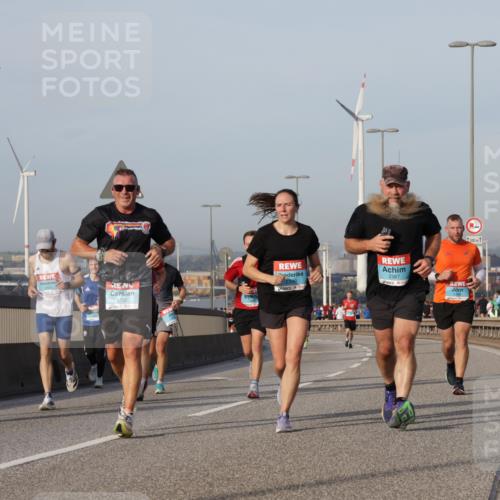 03.10.2026 - Köhlbrandbrückenlauf Yannick Fuchs http://msf.ph/oto/10775232 03.10.2026 09:40:28 Position 2 1786, 2387 meine-sportfotos.de