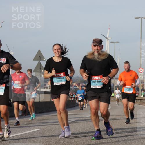 03.10.2026 - Köhlbrandbrückenlauf Yannick Fuchs http://msf.ph/oto/10775254 03.10.2026 09:40:29 Position 2 1786, 2390, 2387, 500 meine-sportfotos.de