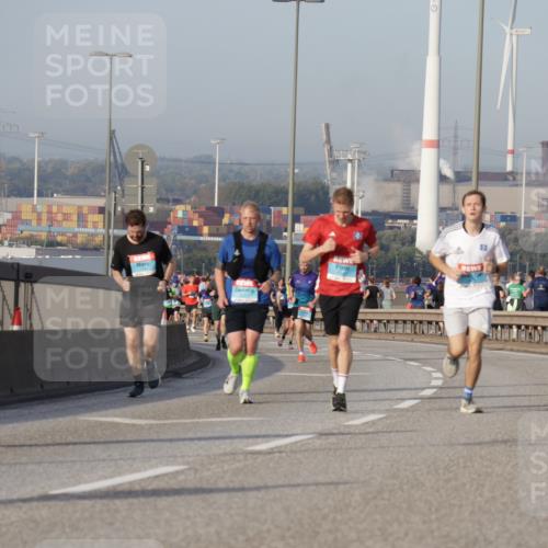 03.10.2026 - Köhlbrandbrückenlauf Yannick Fuchs http://msf.ph/oto/10775321 03.10.2026 09:40:37 Position 2 21, 1500, 30 meine-sportfotos.de