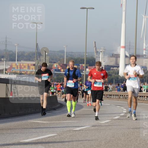 03.10.2026 - Köhlbrandbrückenlauf Yannick Fuchs http://msf.ph/oto/10775324 03.10.2026 09:40:37 Position 2 30 meine-sportfotos.de